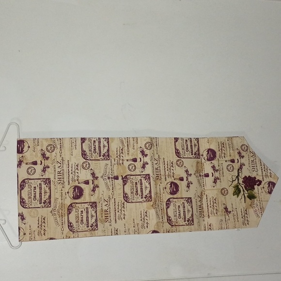 Merlot table Runner and 2 placemats 3 total pieces . - Picture 1 of 4